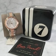 Cargar imagen en el visor de la galería, Reloj para mujer en dos tonos: silver y rose gold, acero inoxidable, con esfera color silver. Case mediano 38mm.