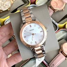 Cargar imagen en el visor de la galería, Reloj para mujer en dos tonos: silver y rose gold, acero inoxidable, con esfera color silver. Case mediano 38mm.