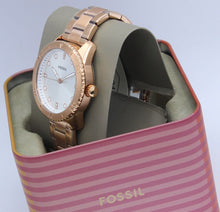 Cargar imagen en el visor de la galería, Reloj para mujer color rose gold, acero inoxidable, con esfera color silver. Case mediano 38mm.