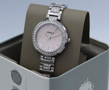Cargar imagen en el visor de la galería, Reloj para mujer color silver, acero inoxidable, con dial color rosa madre perla. Case mediano 34mm.
