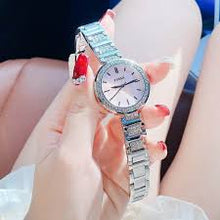 Cargar imagen en el visor de la galería, Reloj para mujer color silver, acero inoxidable, con dial color rosa madre perla. Case mediano 34mm.