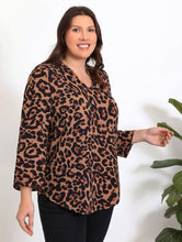 Cargar imagen en el visor de la galería, Blusa larga mangas 3/4 animal print talla 2XL