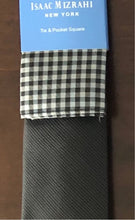 Cargar imagen en el visor de la galería, Set corbata y pañuelo Isaac Mizrahi y U.S. Polo
