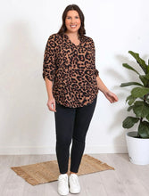 Cargar imagen en el visor de la galería, Blusa larga, mangas 3/4 animal print talla 1X (2XL)