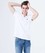 Cargar imagen en el visor de la galería, Polo Aero color blanco talla XS sin logo bordado