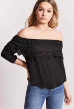Cargar imagen en el visor de la galería, Blusa hombros descubiertos Forever21 talla M