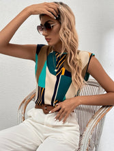 Cargar imagen en el visor de la galería, Blusa con hombros descubiertos y estampando geométrico talla S  (Shein Premium)