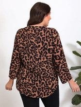 Cargar imagen en el visor de la galería, Blusa larga mangas 3/4 animal print talla 2XL