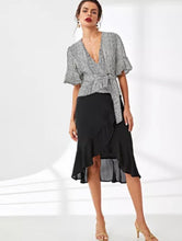 Cargar imagen en el visor de la galería, Blusa a rayas talla L (Shein Premium)