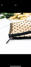 Cargar imagen en el visor de la galería, Estuche para maquillaje con diseño de corazones