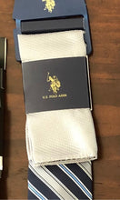 Cargar imagen en el visor de la galería, Set corbata y pañuelo Little black tie, Isaac Mizrahi y Nautica