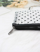 Cargar imagen en el visor de la galería, Estuche para maquillaje con diseño de corazones