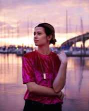 Cargar imagen en el visor de la galería, Blusa rosa velvet XS