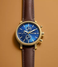 Cargar imagen en el visor de la galería, Reloj para hombre multifunción, esfera azul y correa de cuero marrón. Caja dorada de 43 mm.
