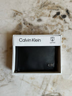 Billetera de cuero para hombre, color negro, marca Calvin Klein