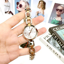 Cargar imagen en el visor de la galería, Reloj para mujer, dos tonos silver &amp; gold, acero inoxidable, case mediano 32 mm.
