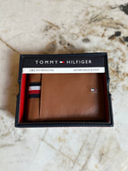 Billetera de cuero para hombre color marrón, marca Tommy Hilfiger