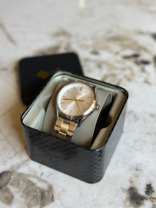 Reloj para hombre de tres agujas, de acero inoxidable bicolor. Case 44mm.