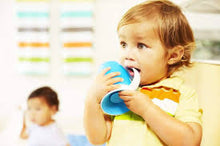 Cargar imagen en el visor de la galería, Vaso mágico color verde 207 ml. para 6 meses en adelante

