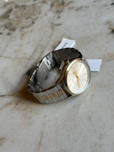 Reloj para hombre de tres agujas, de acero inoxidable bicolor. Case 44mm.