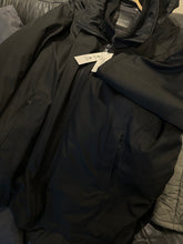 Cargar imagen en el visor de la galería, Chaqueta de invierno a prueba de agua, para hombre, marca Calvin Klein color negro talla 3XL
