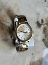 Cargar imagen en el visor de la galería, Reloj para hombre de tres agujas, de acero inoxidable bicolor. Case 44mm.
