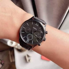 Cargar imagen en el visor de la galería, Reloj para hombre multifunción, esfera negra y correa de cuero negro. Caja de acero inoxidable negro de 44 mm.

