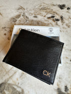 Billetera de cuero para hombre, color negro, marca Calvin Klein