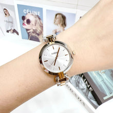 Cargar imagen en el visor de la galería, Reloj para mujer, dos tonos silver &amp; gold, acero inoxidable, case mediano 32 mm.
