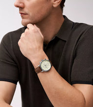 Cargar imagen en el visor de la galería, Reloj para hombre, color silver, acero inoxidable, con manilla de cuero color marrón. Case standard 42mm.
