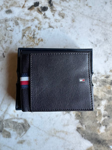 Billetera de cuero para hombre, color marrón oscuro, marca  Tommy Hilfiger