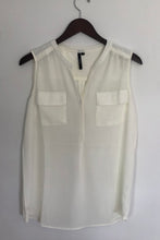 Cargar imagen en el visor de la galería, Blusa sin mangas talla M (Americana)
