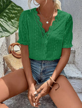 Cargar imagen en el visor de la galería, Blusa cuello en V, color verde talla XL
