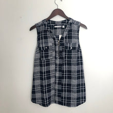 Cargar imagen en el visor de la galería, Blusa sin mangas color azul marino talla L (Americana)

