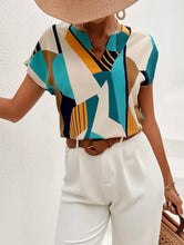 Cargar imagen en el visor de la galería, Blusa con estampado geométrico talla XL  (Shein Premium)
