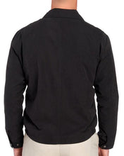 Cargar imagen en el visor de la galería, Chaqueta liviana para hombre IZOD, color negro, talla XL
